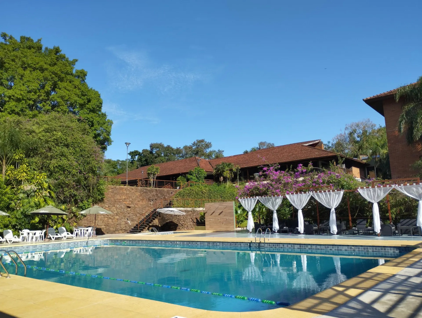 Raices Esturion Hotel