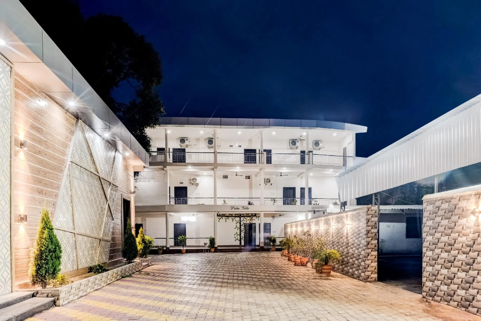 Capital O 48963 Gulmohar Marriage Garden