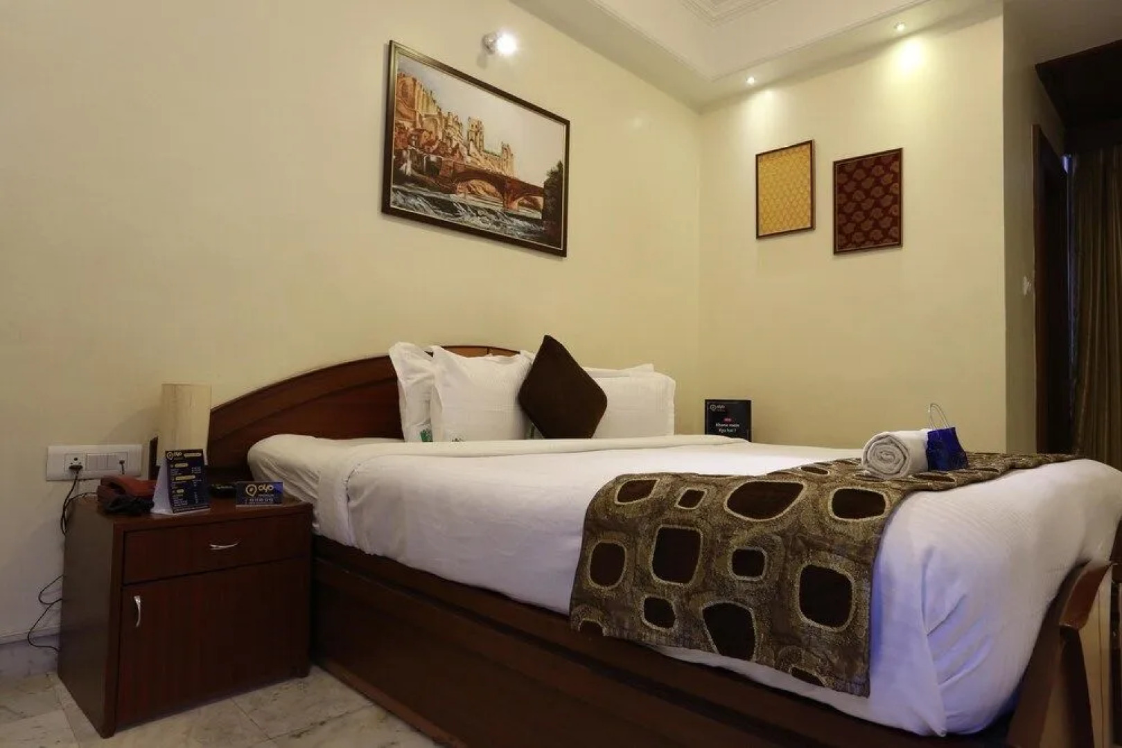 OYO 1437 near Russel Chowk