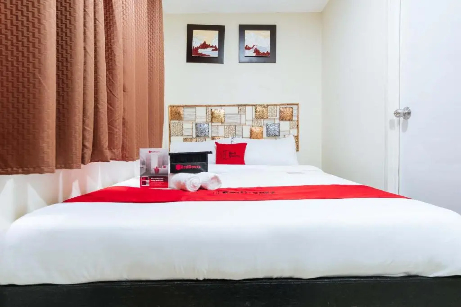 RedDoorz @ University Belt Manila