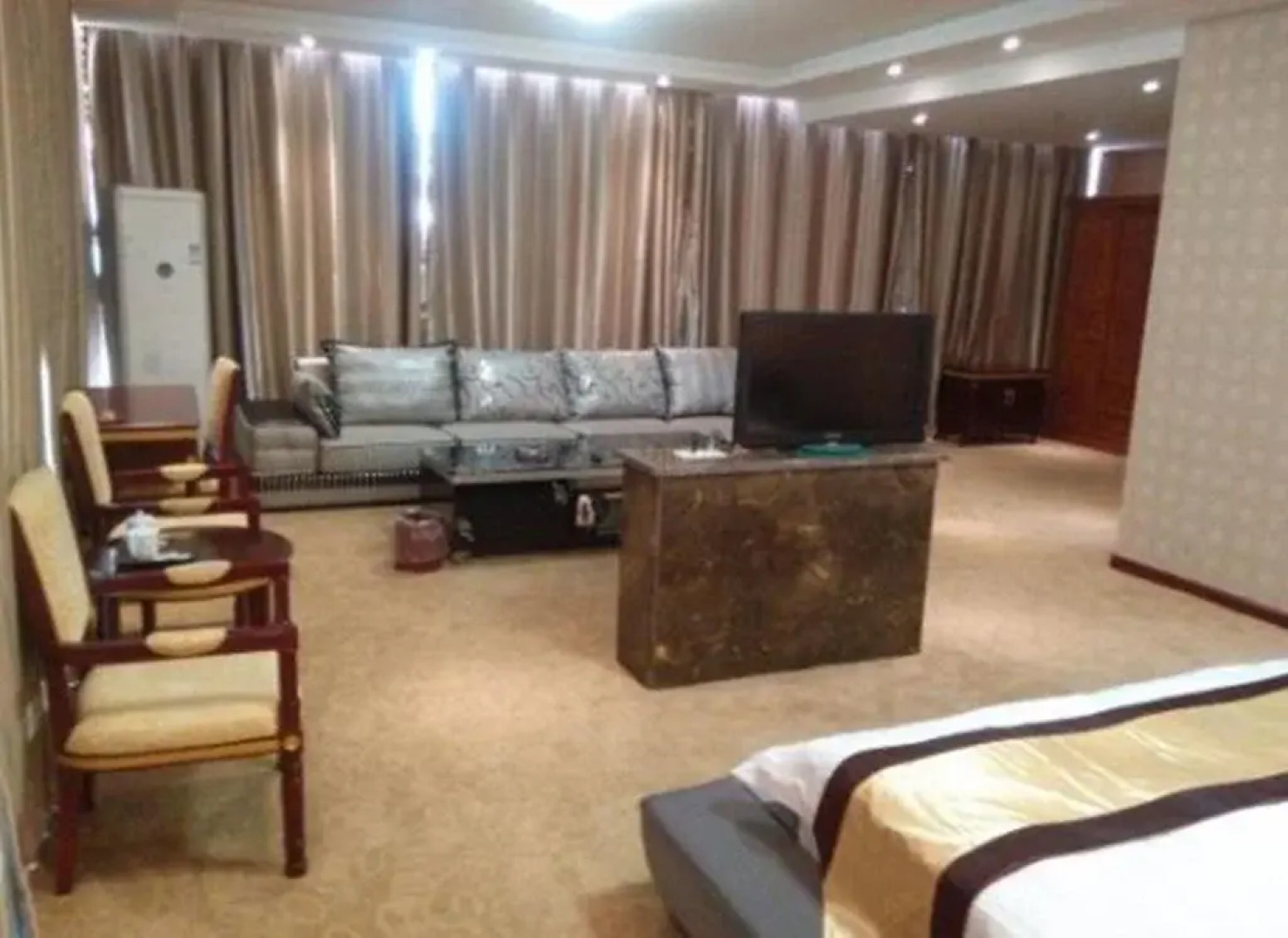 Xishuangbanna Zhongrui Business Hotel