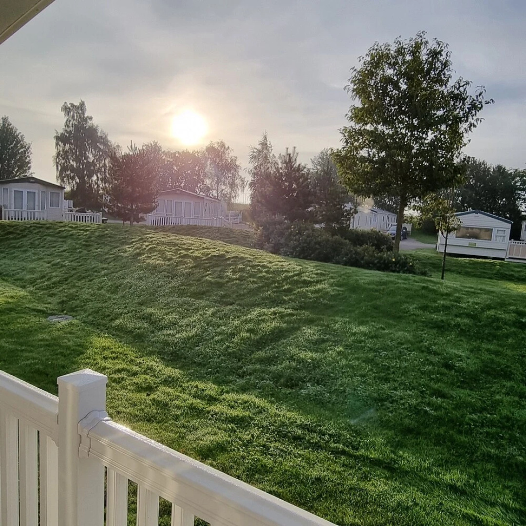 Immaculate 8-bed Cabin in Tattershall Lake