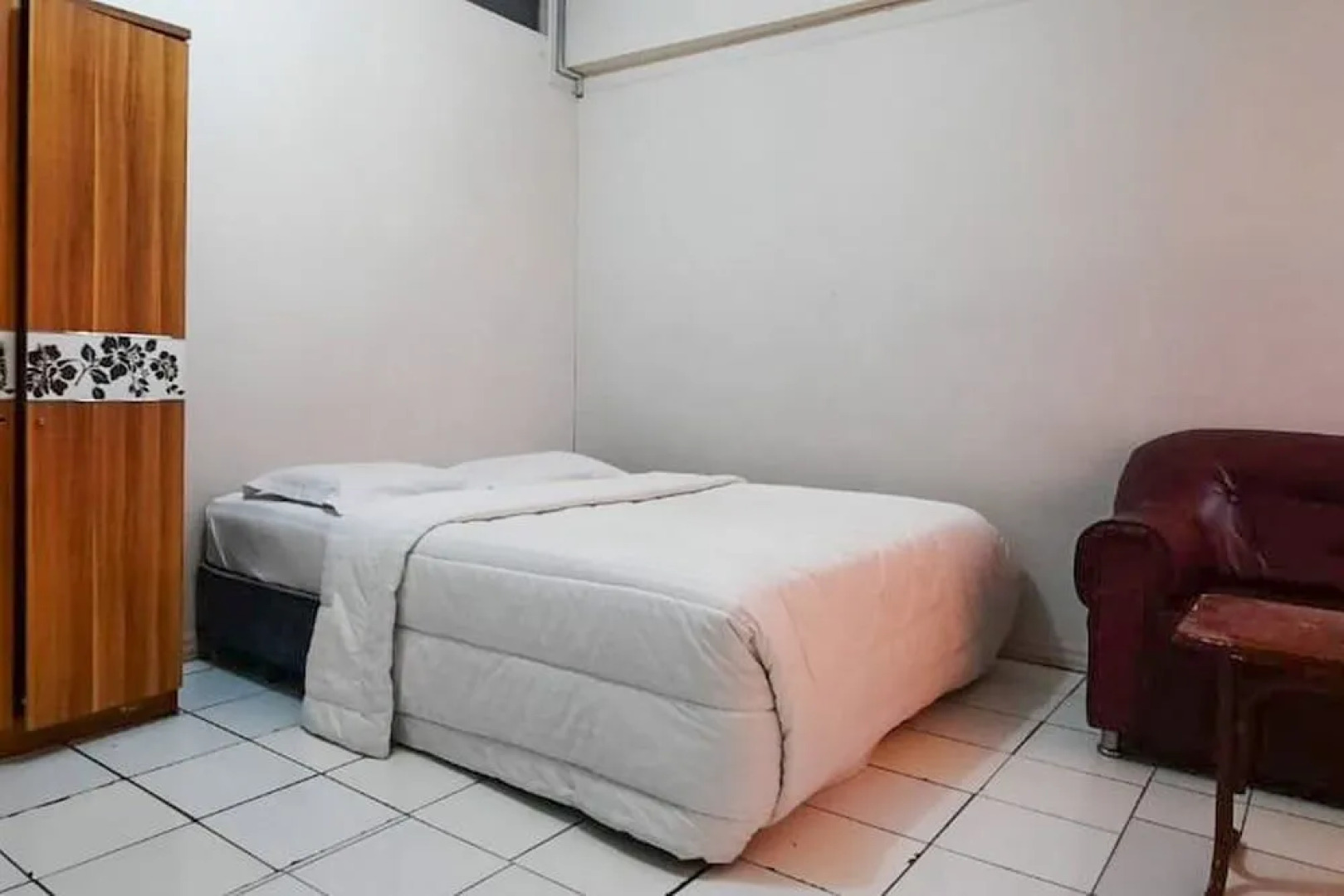 RedDoorz near Pagoda Open Stage Parapat