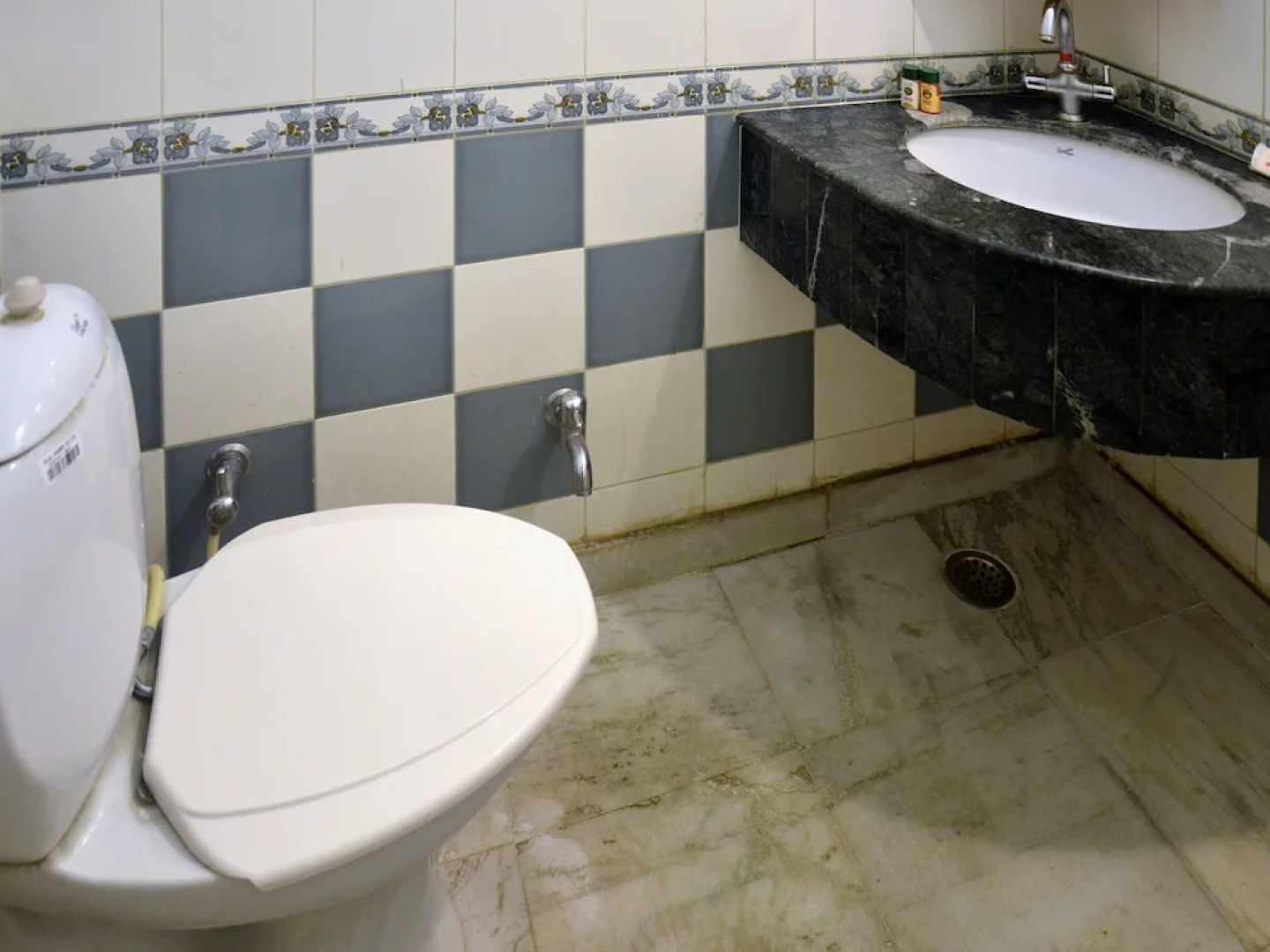 OYO Rooms Vishal Khand 4