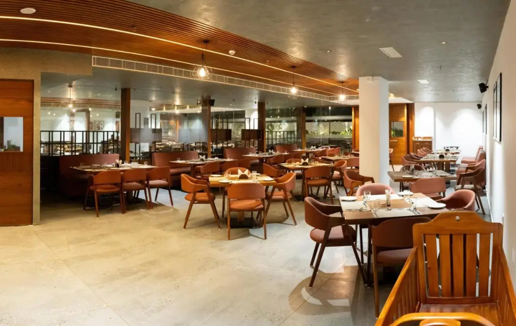 OYO Premium East Nada