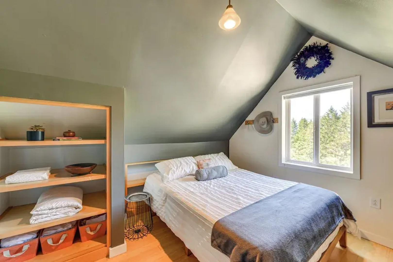 1 Mi to Black Sands Beach: Dreamy Coastal Cottage