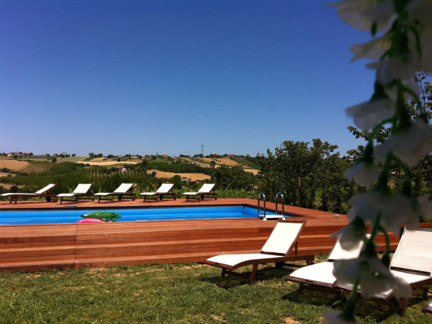 Apartment in a winery in the countryside with pool and breathtaking view