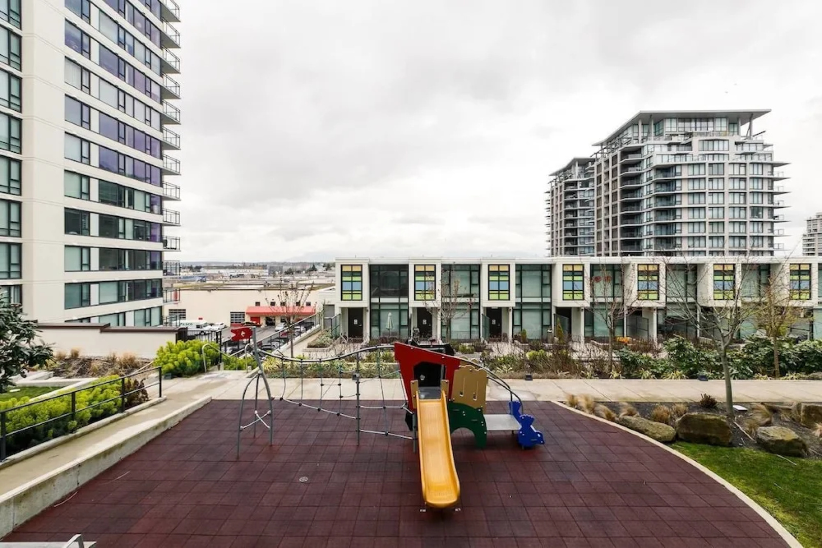 Convenient 2bdr 2BA Richmond Centre Condominium