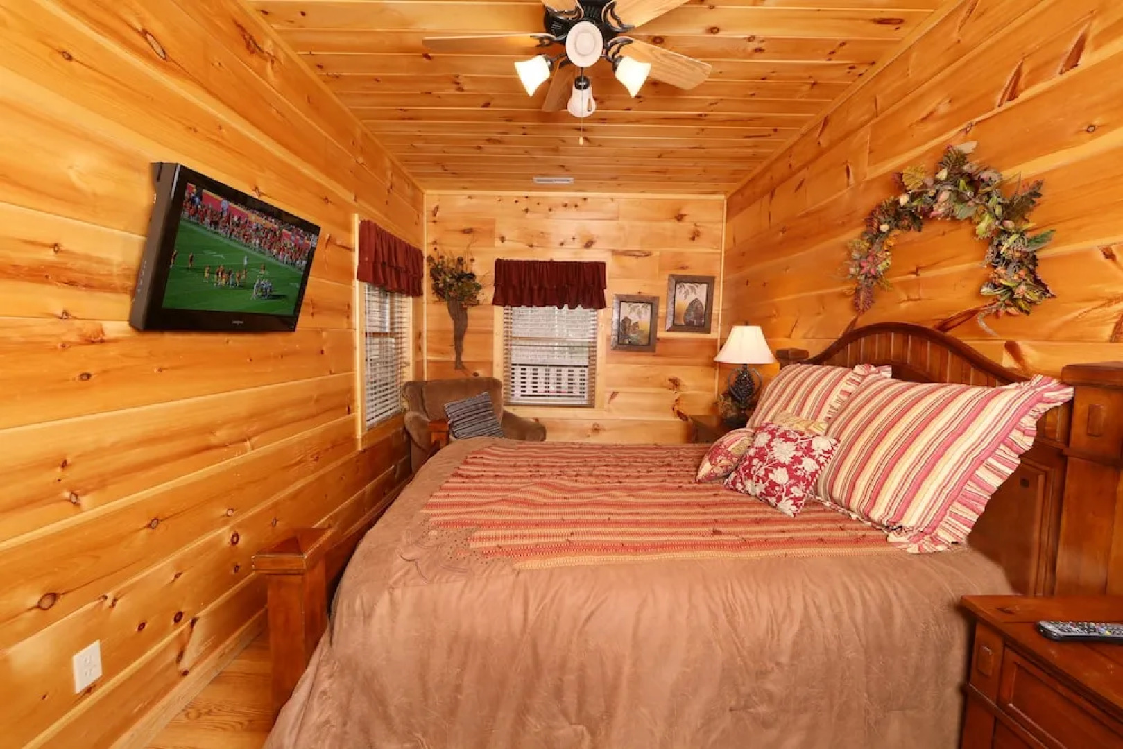 Smoky Mountain Getaway - Five Bedroom Cabin