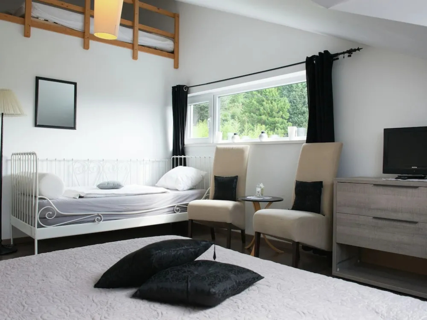 Luxury Villa in Stavelot with Hot Tub