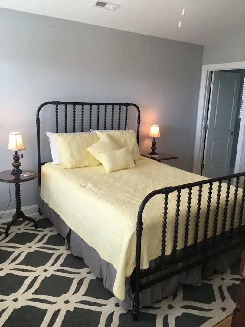 Best Day Ever 4 Bedroom Home by RedAwning