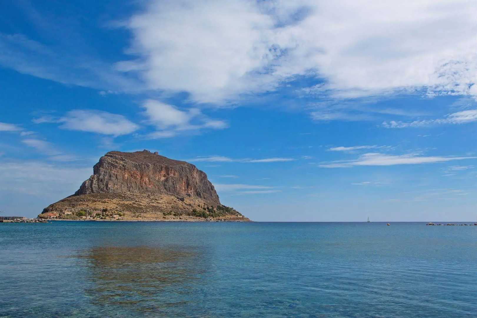 Moni Emvasis Luxury Suites