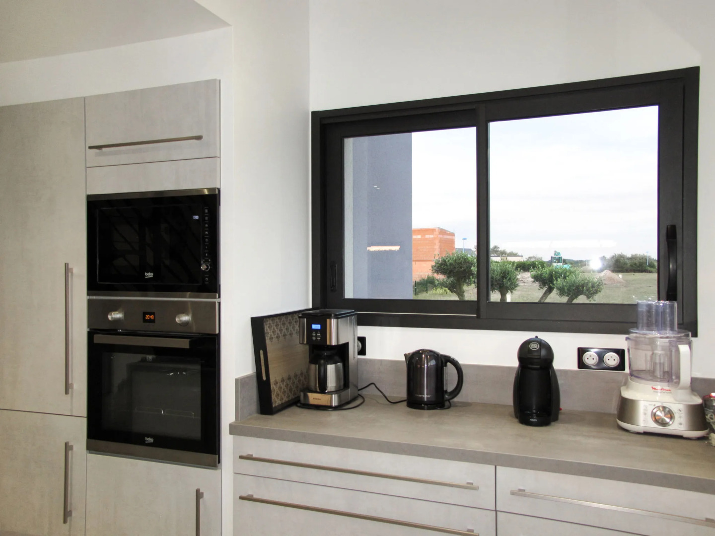 Pirou Beach (PIP402)