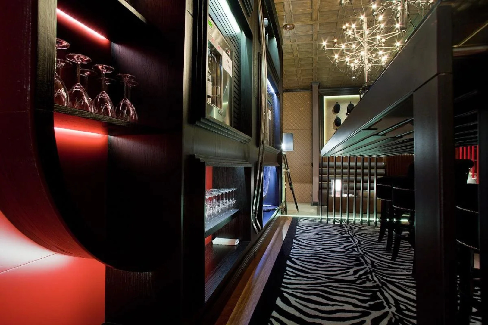 Отель Drake Longchamp Swiss Quality