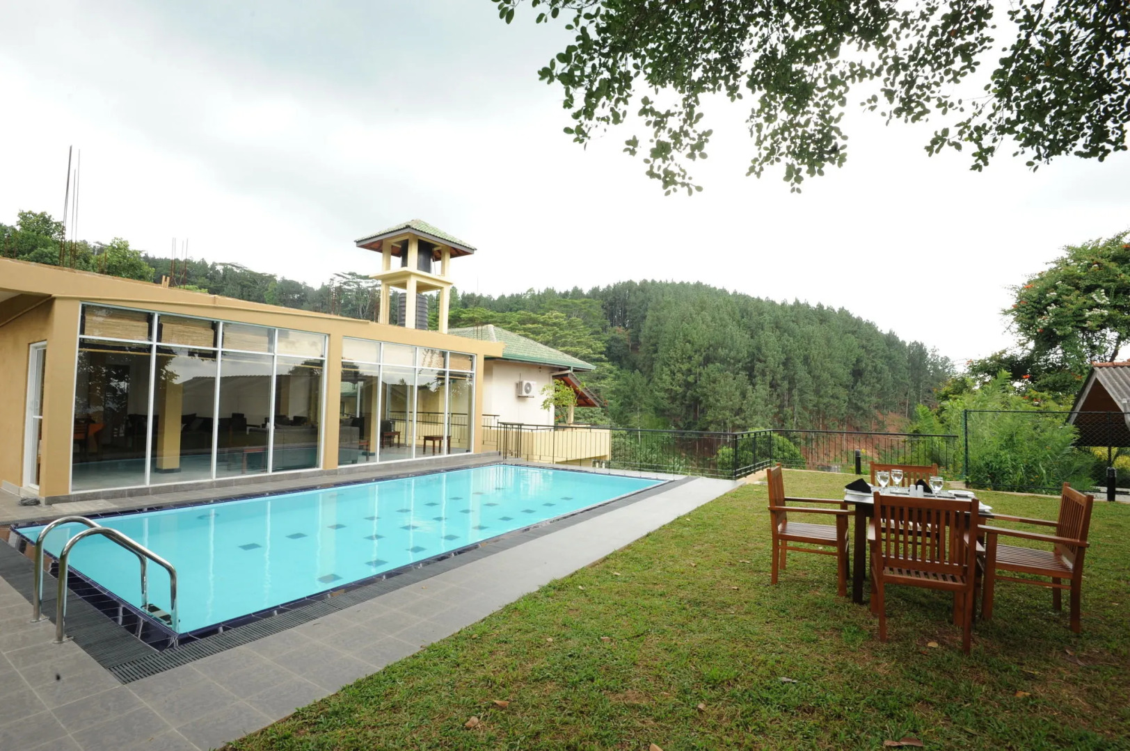 Отель Melheim Kandy Villas