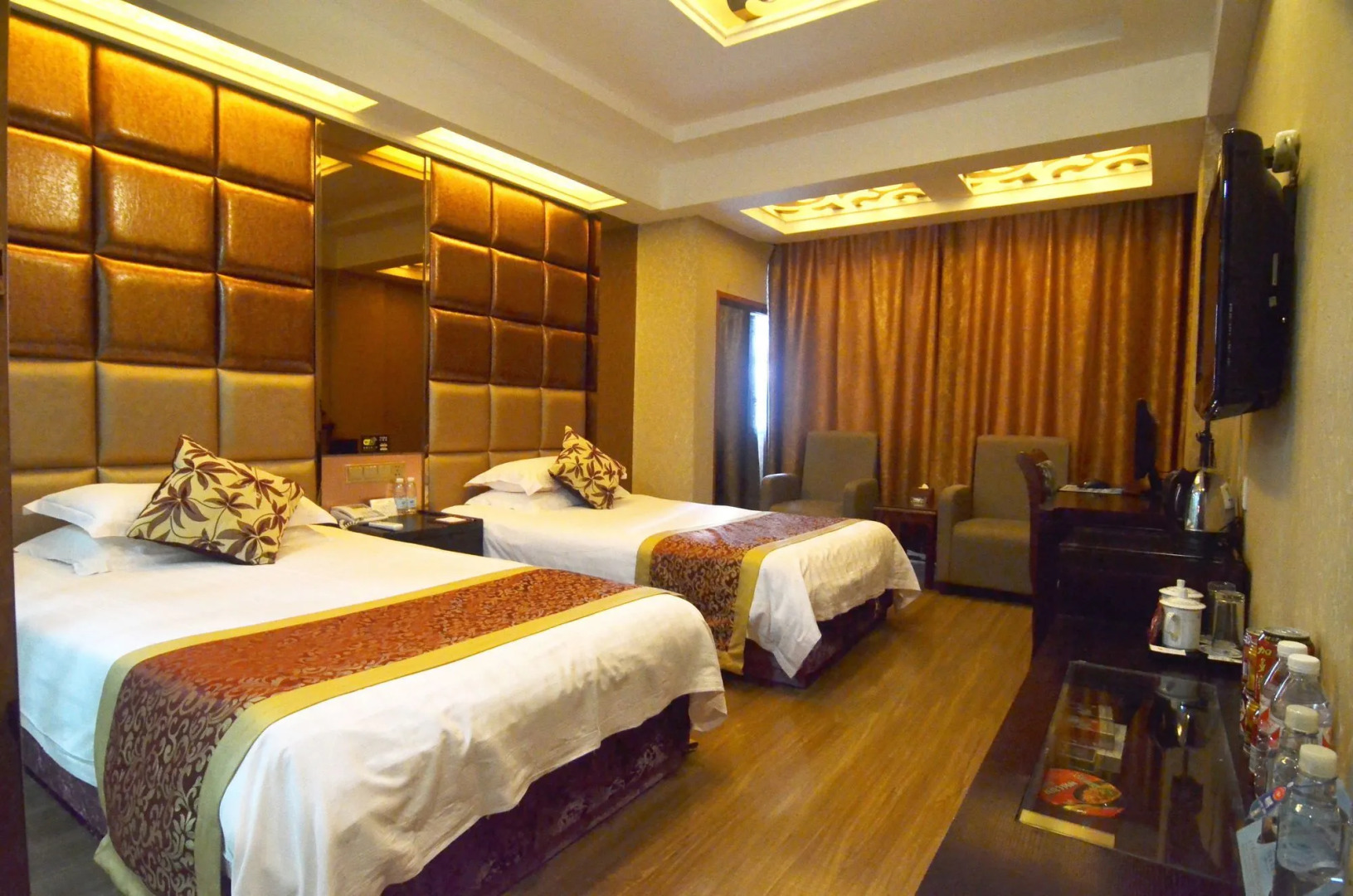 Yiwu Yuejia Business Hotel