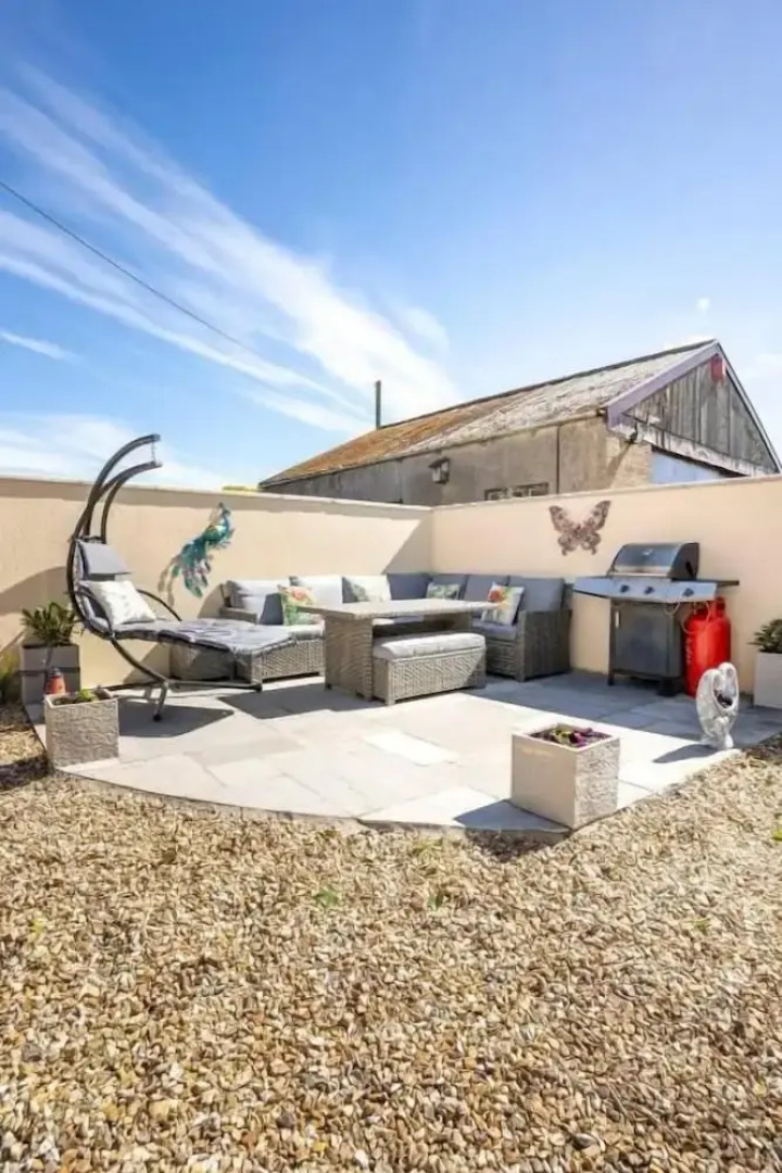 WILLOW RIDGE - a large country house with 3 rental rooms