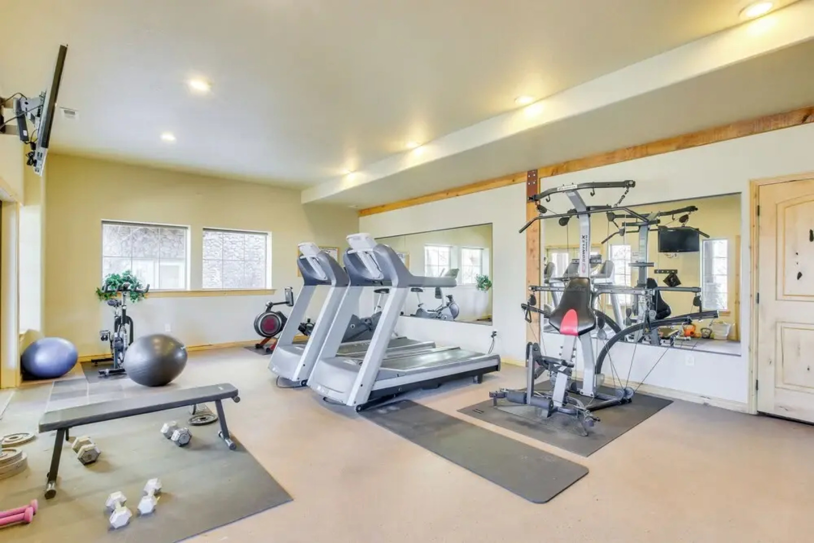 Hot Tub & Mtn-view Deck: Townhome in Eden