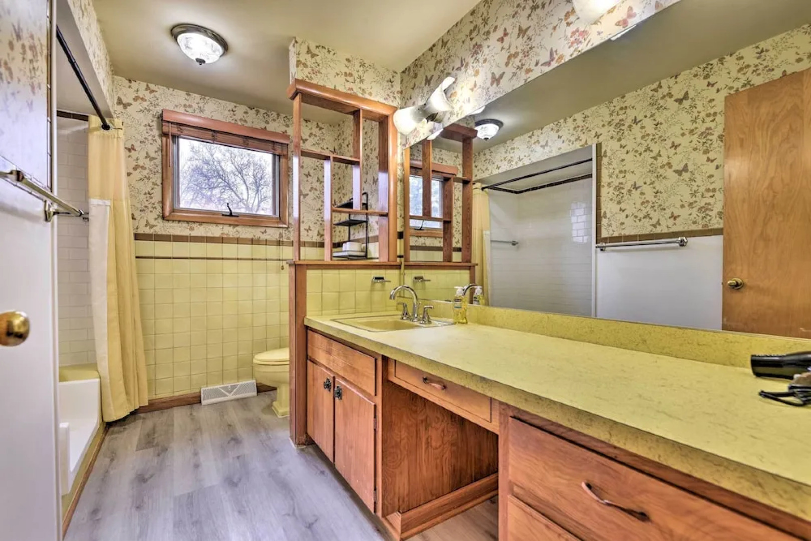 Vacation Rental ~ 8 Mi to Keybank Center!