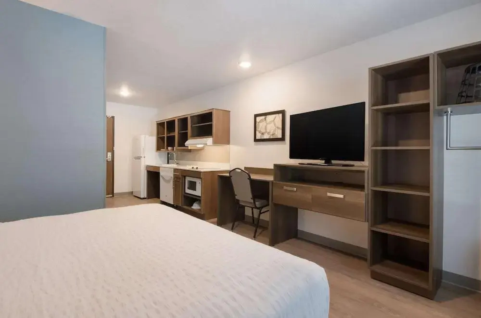 WoodSpring Suites
