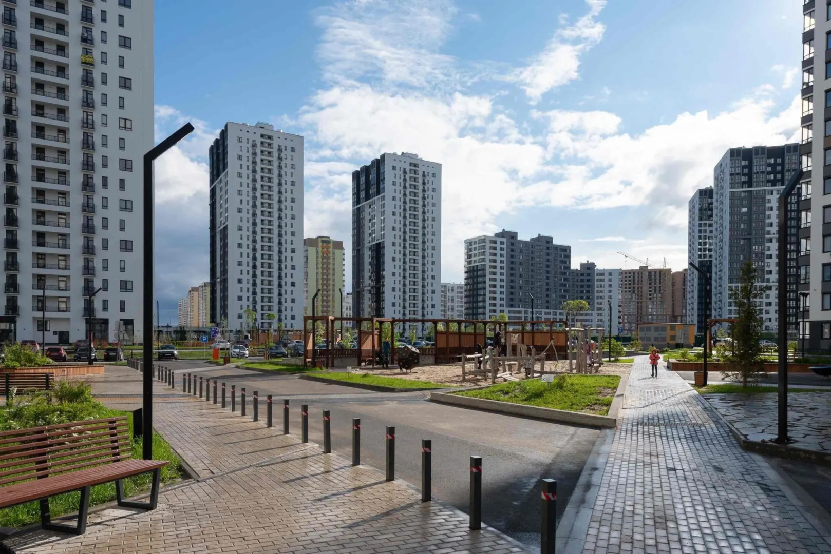 Compass (Компасс) на улице Дмитрия Менделеева