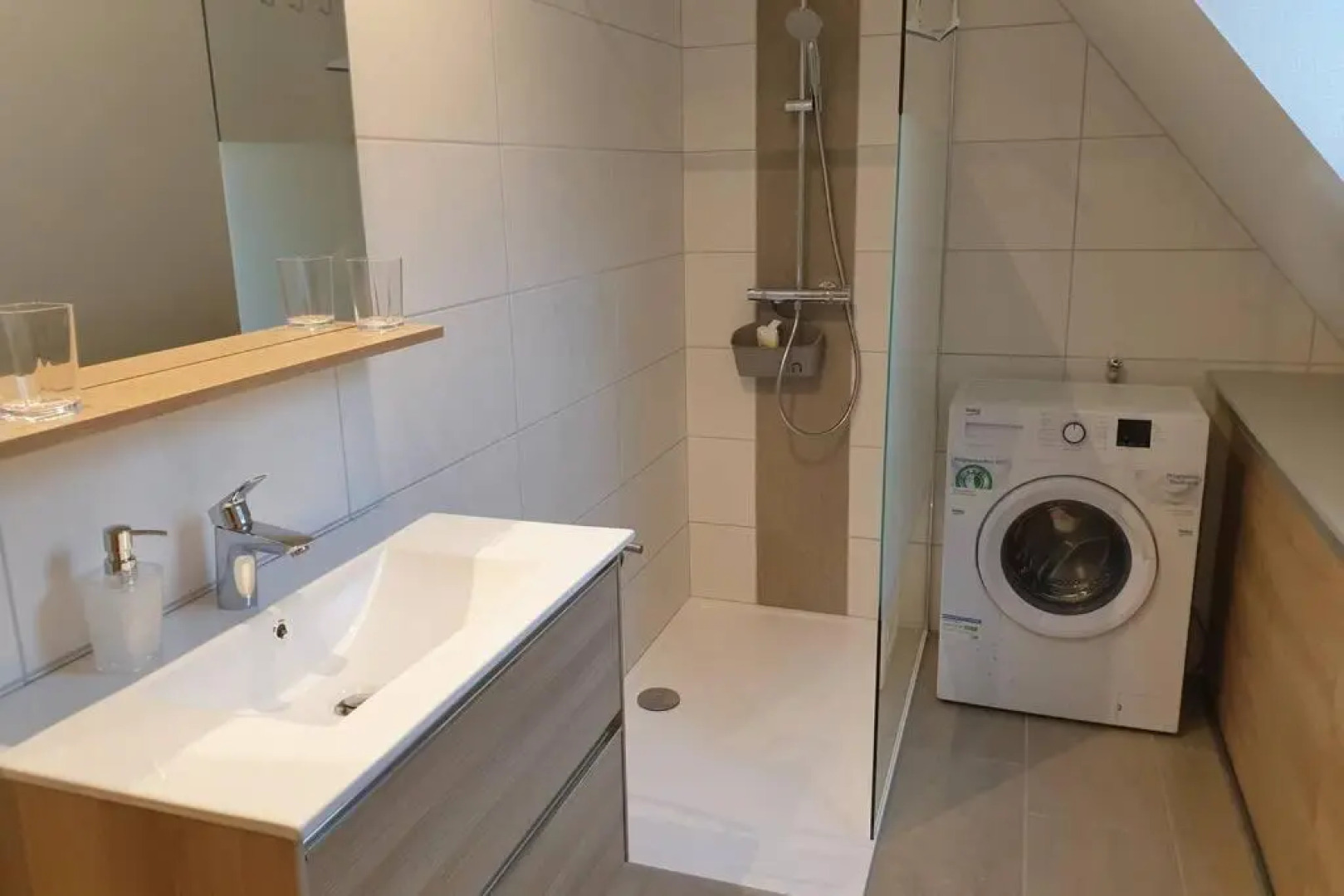 Meublé du 25 N6 étage 2