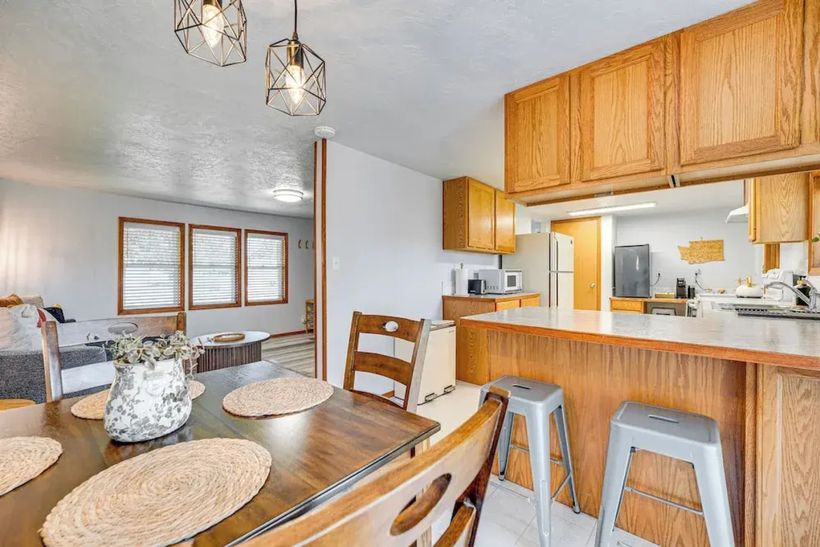 9 Mi to The Gorge: Updated Retreat w/ Yard!