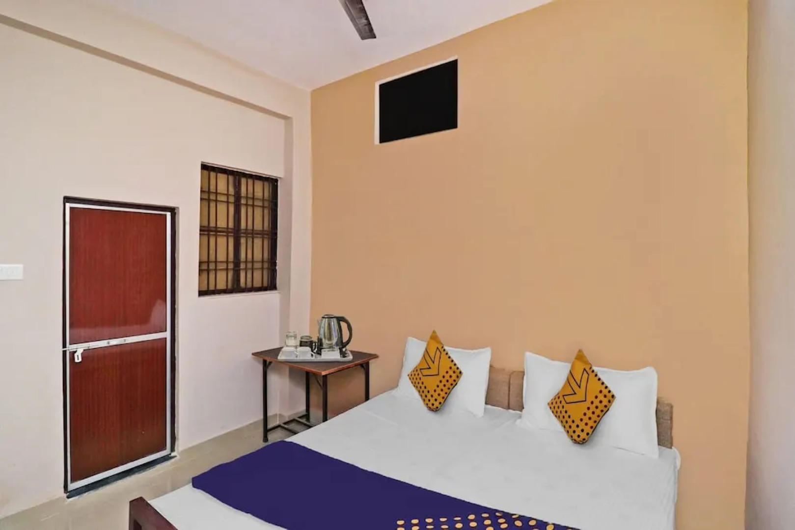 SPOT ON 37467 Shivram Hotel