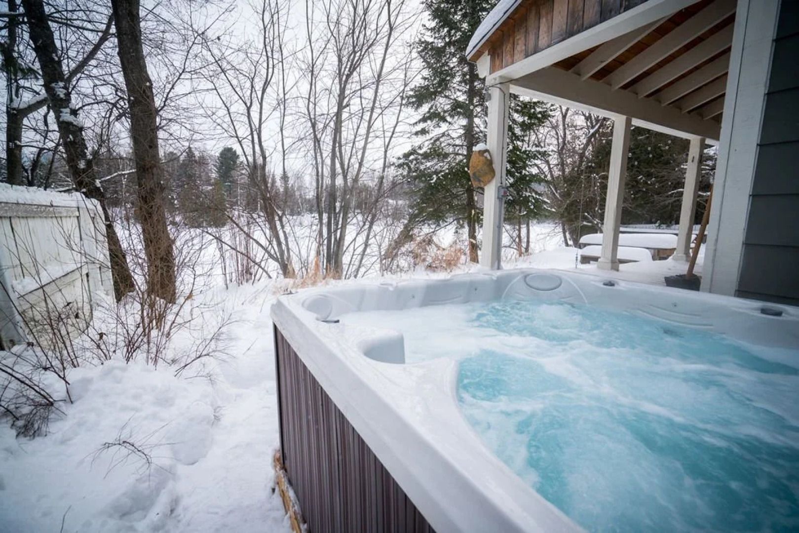 Cape Cod Cottage On River Rouge