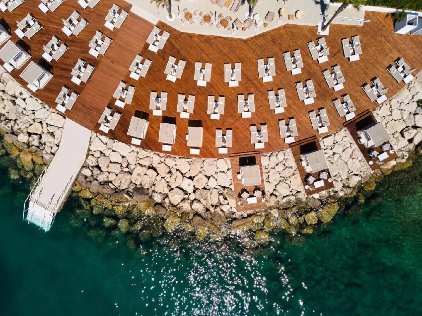 Luxury Seaside Apartment