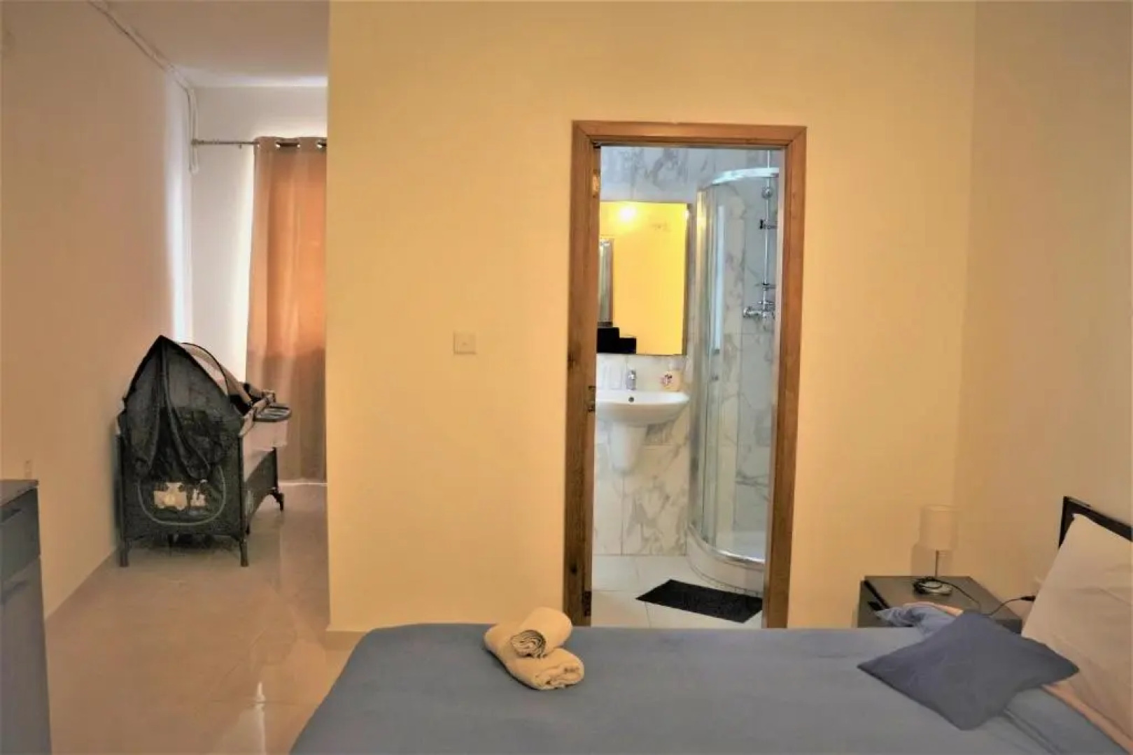 XL Central Home - Sleeps 10 people