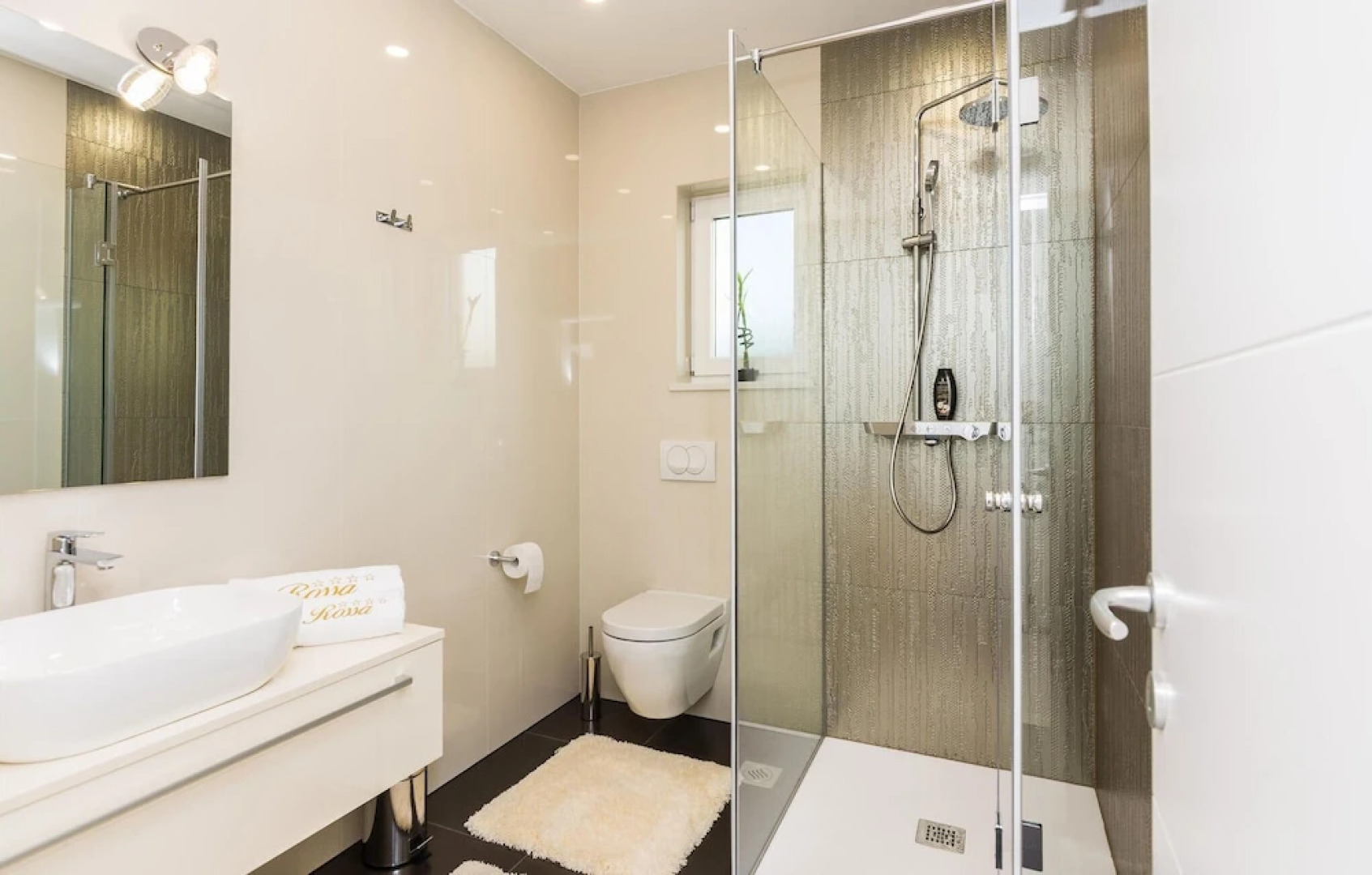 Awesome Home in Zdrelac with Outdoor Swimming Pool, Hot Tub, 3 Bedrooms