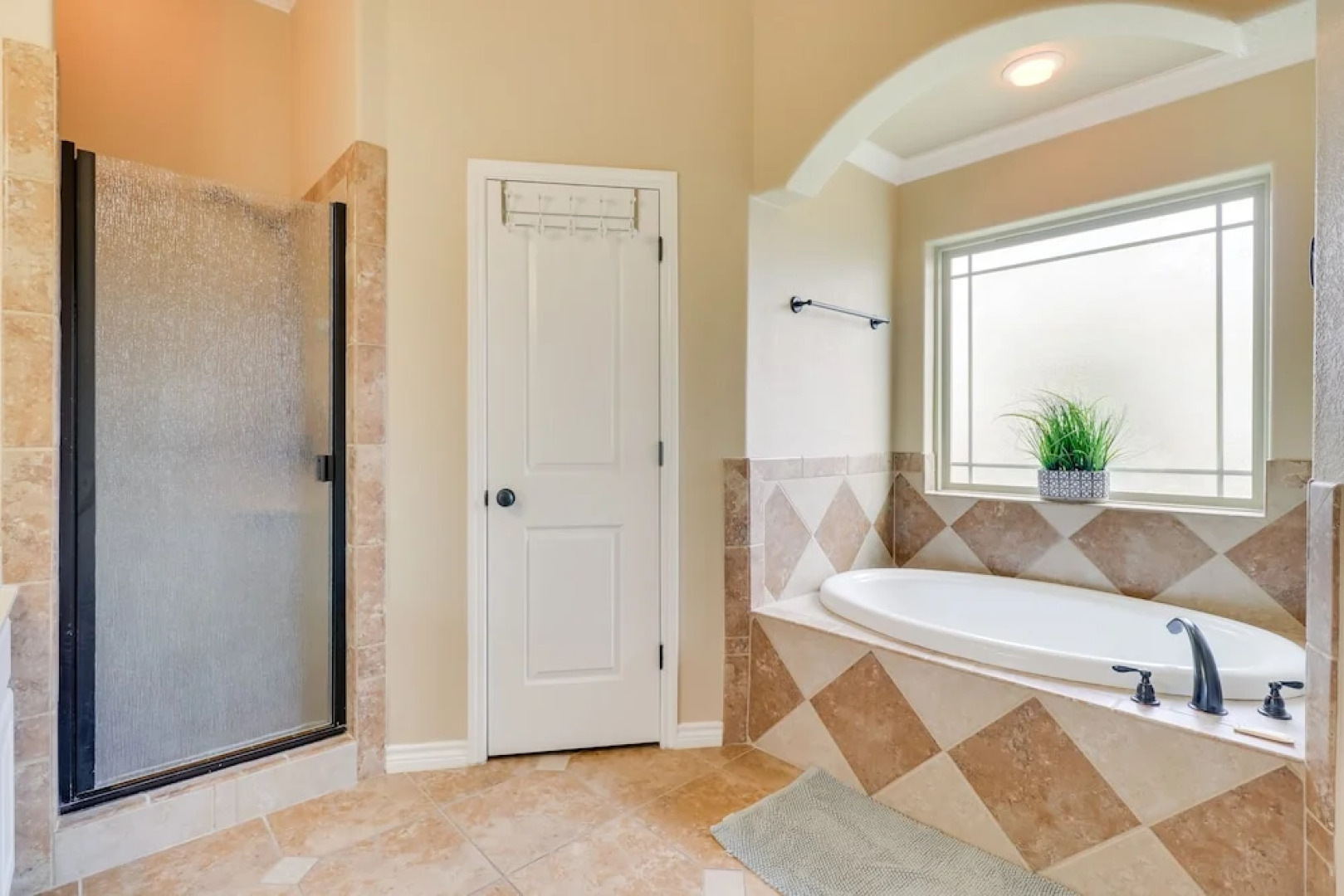 BBQ Ready: Harker Family Retreat w/ Yard!