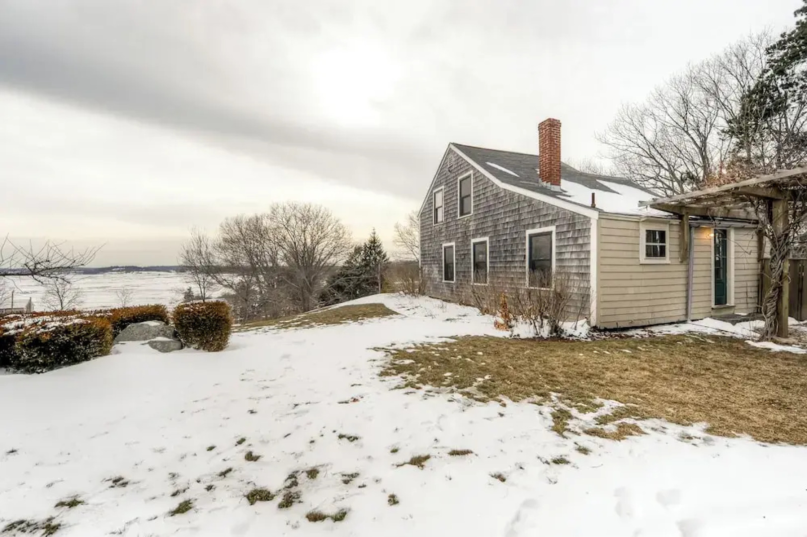 Ipswich Cottage: Beautiful Views, 5 Mins to Beach