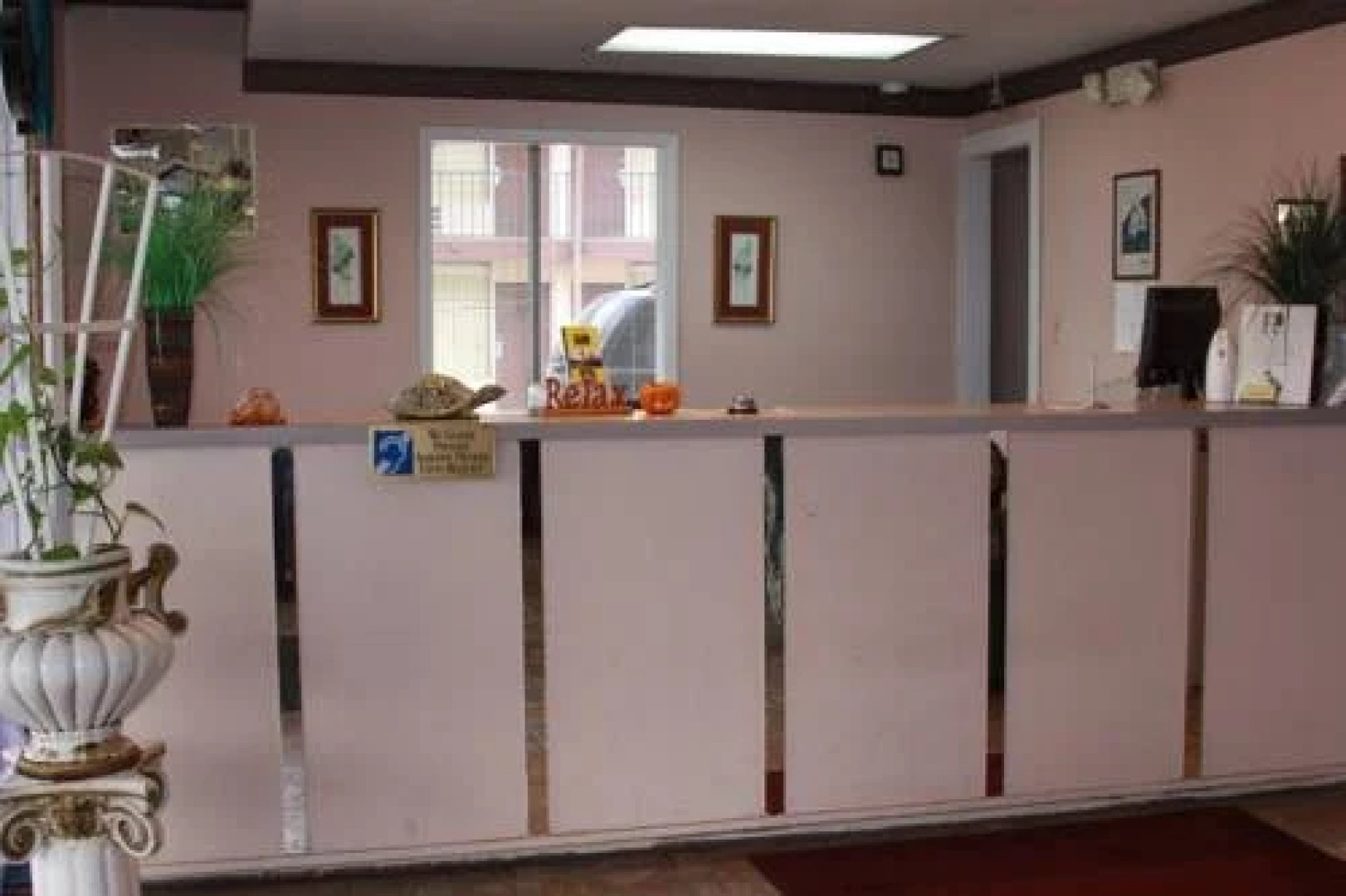 Relax Inn and Suites Hope