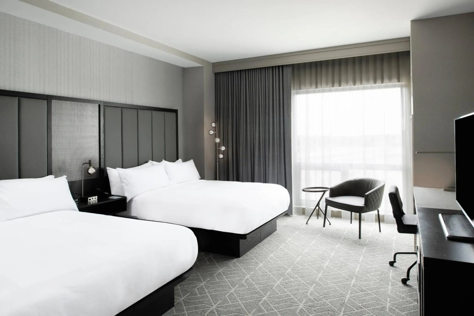 Renaissance by Marriott Boston Patriot Place Hotel