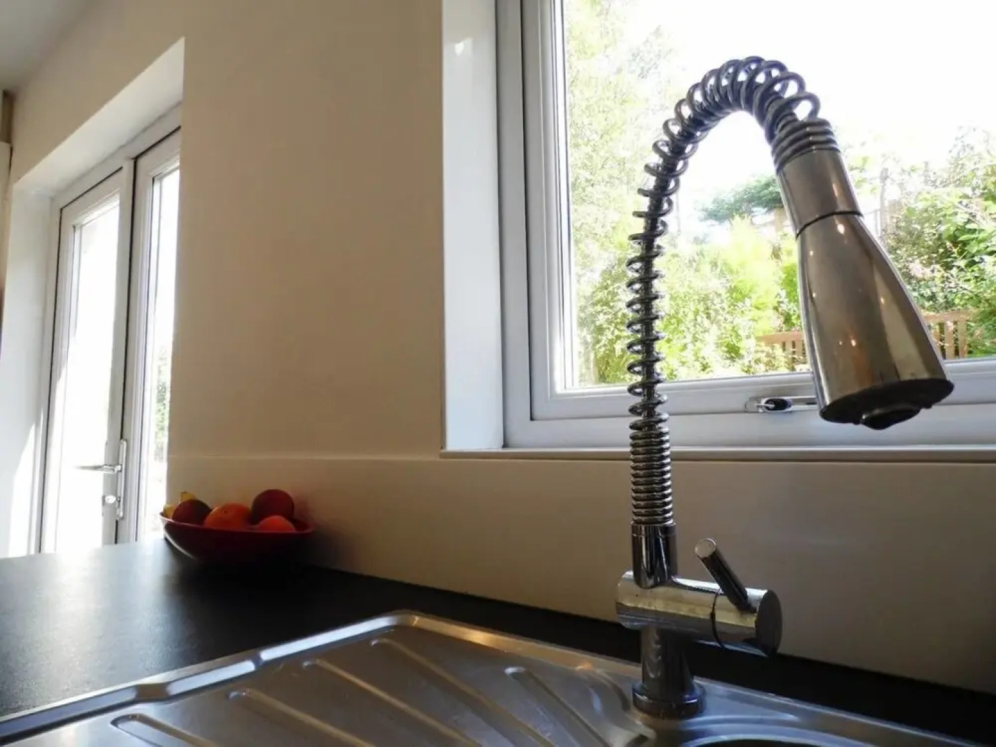 Near GLA Airport - Ideal hub for Paisley & Glasgow