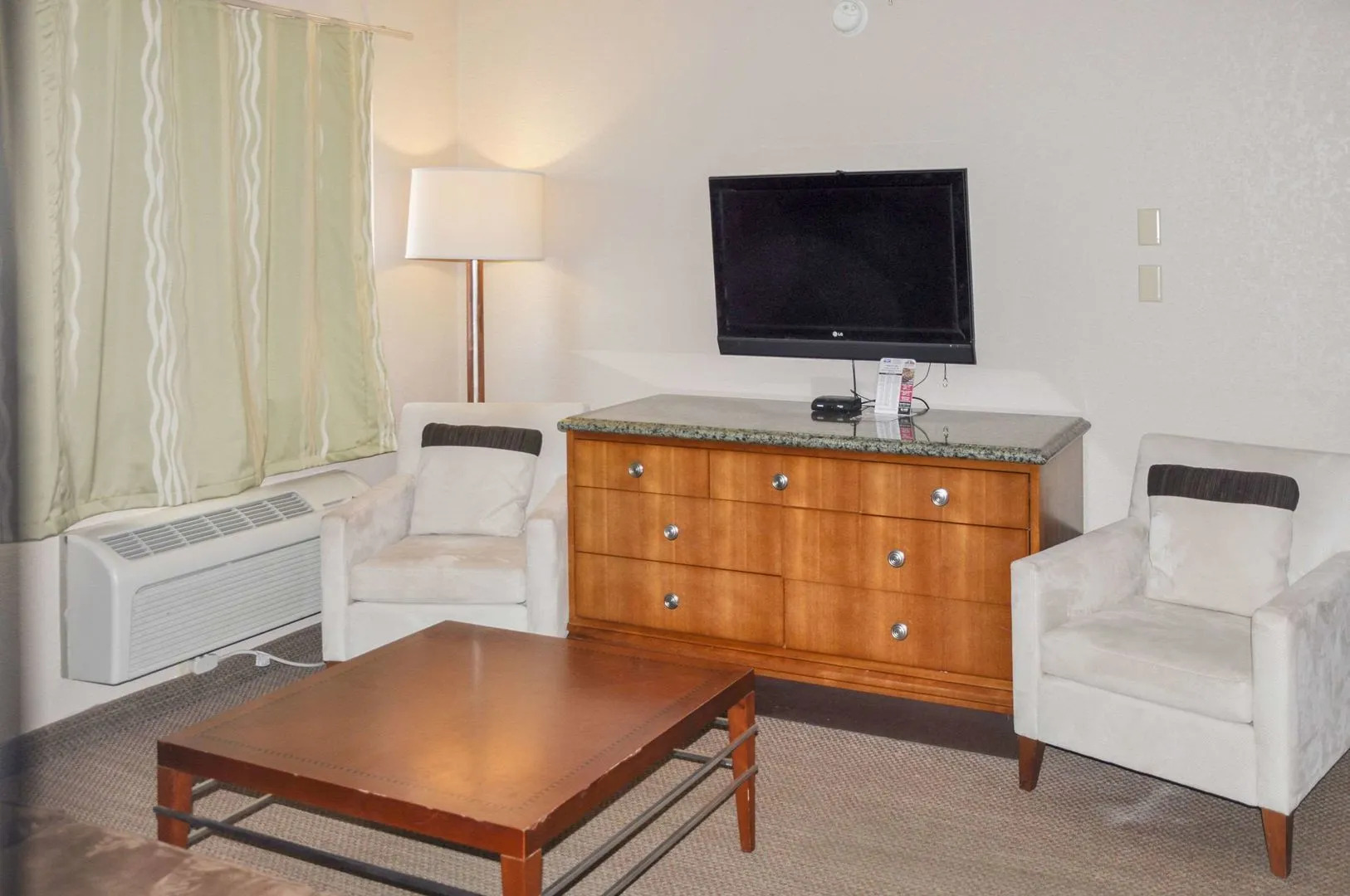 Bison Inn & Suites on University