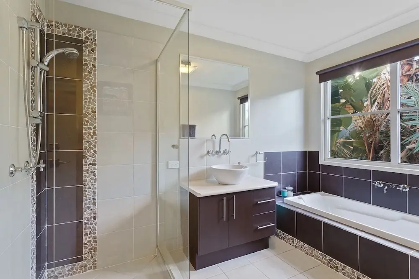 Resort Style Home near Airport & CBD