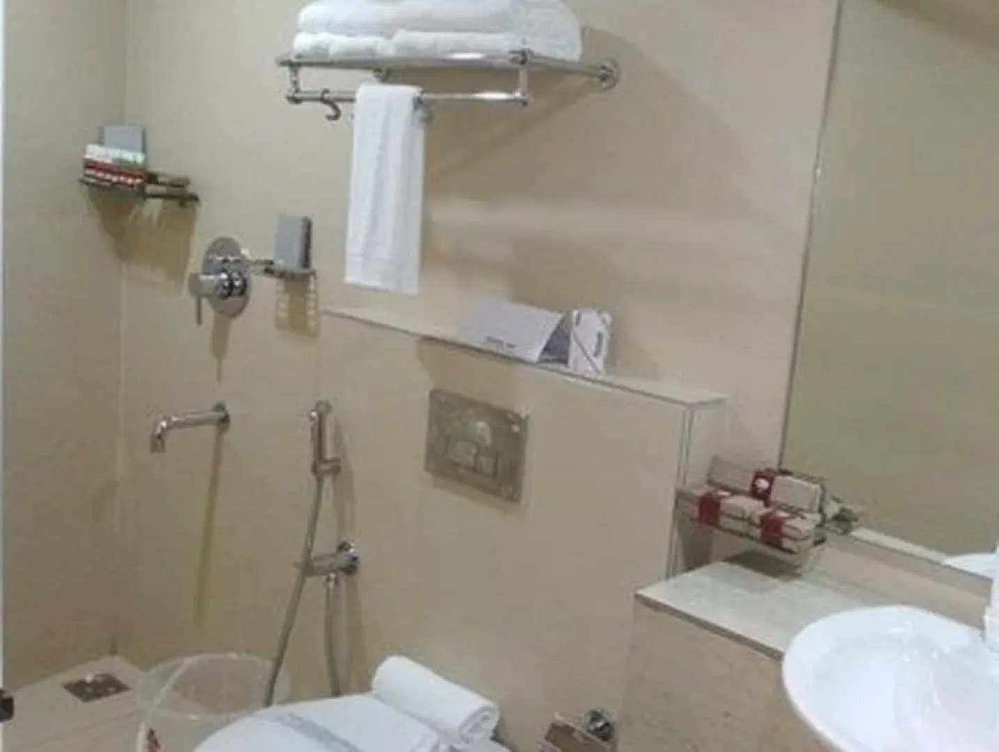 OYO 5077 Queens Hotel