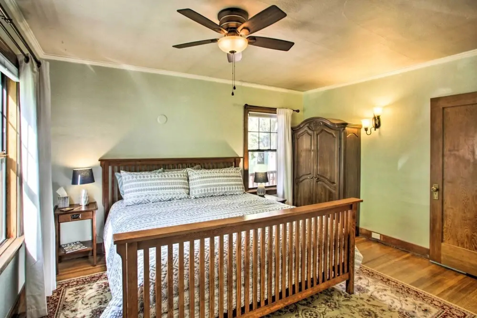 Peaceful Family Home w/ Deck: 3 Mi to Dtwn Spokane