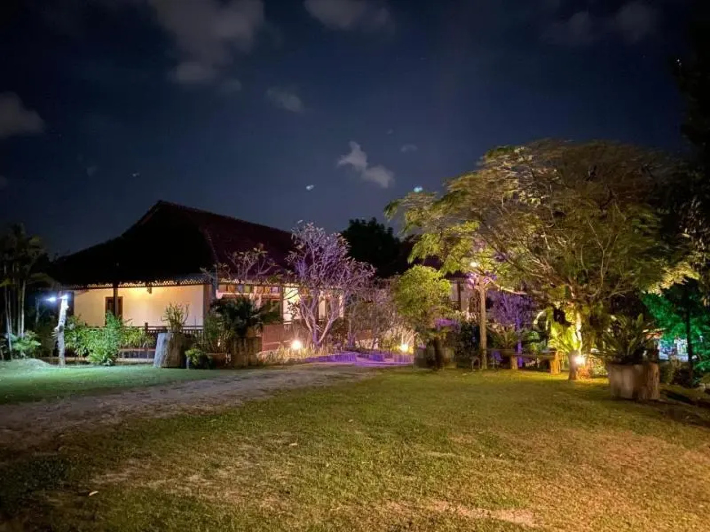 Singgahsana Villa by ZUZU