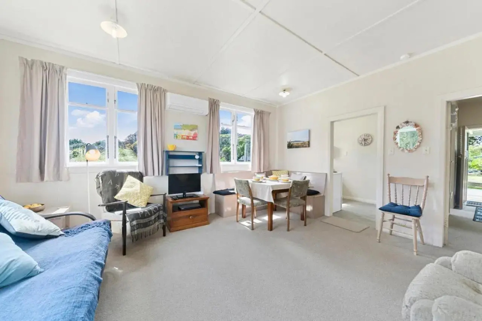 The Beach House - Kapiti Coast Holiday Home