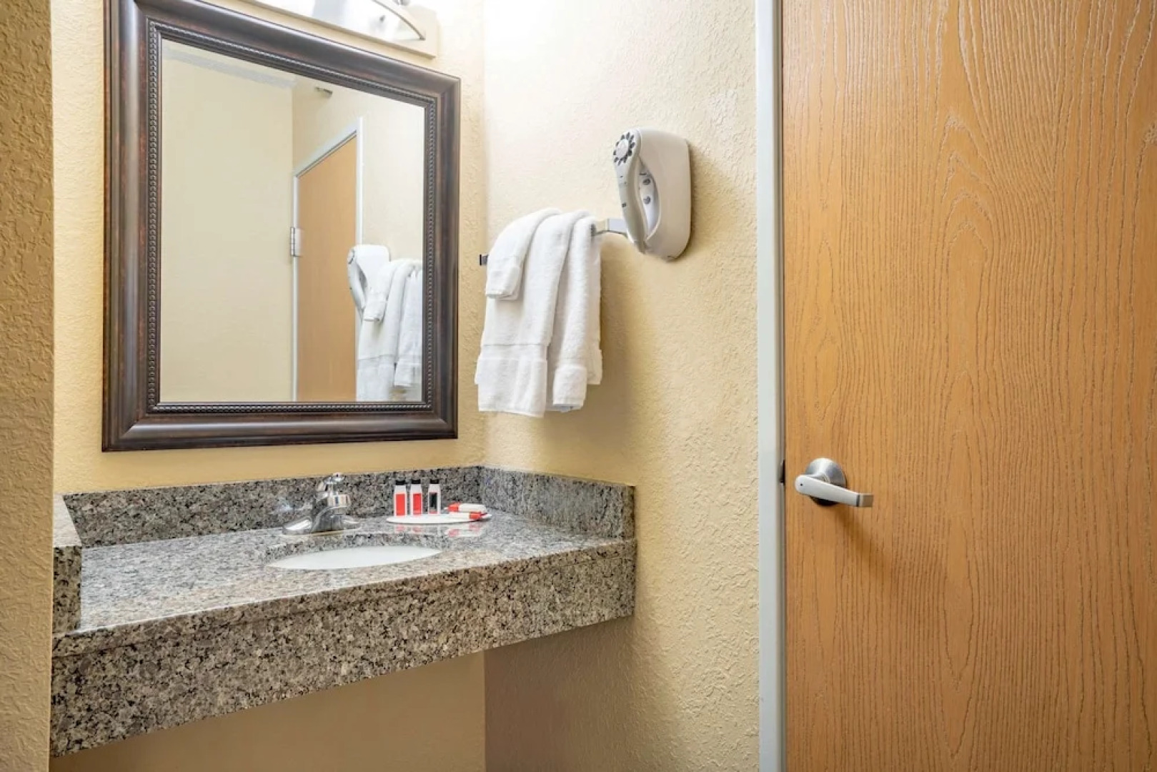 Baymont Inn & Suites Lakeville