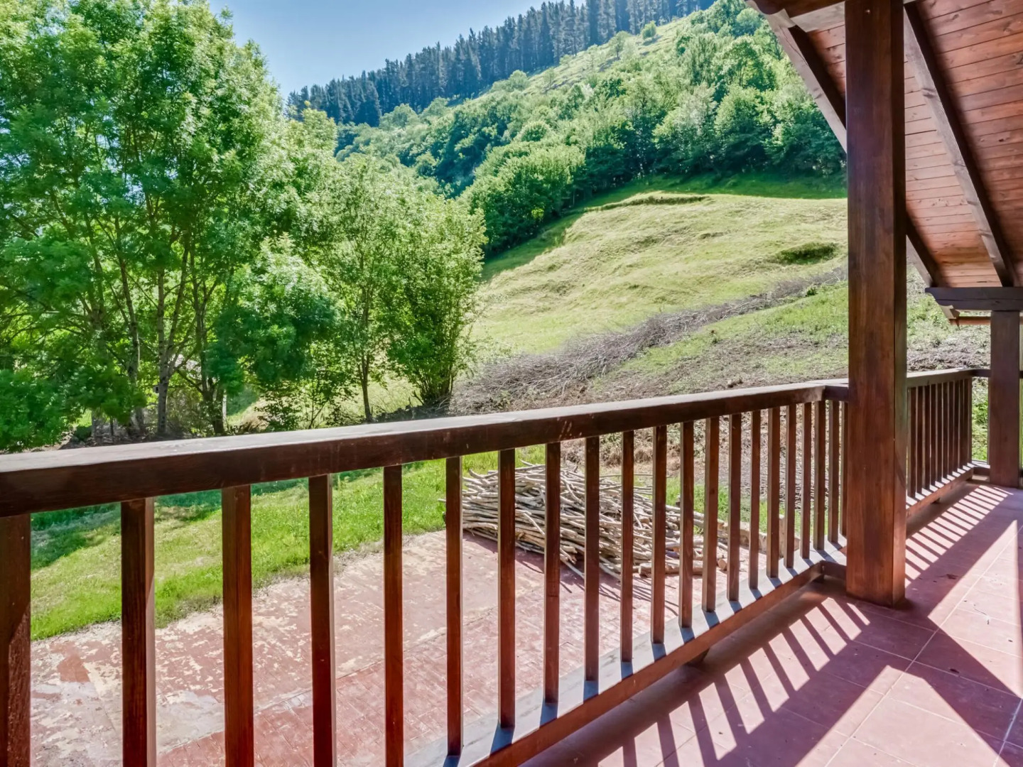 Rustic Holiday Home in Merilla with Valley View