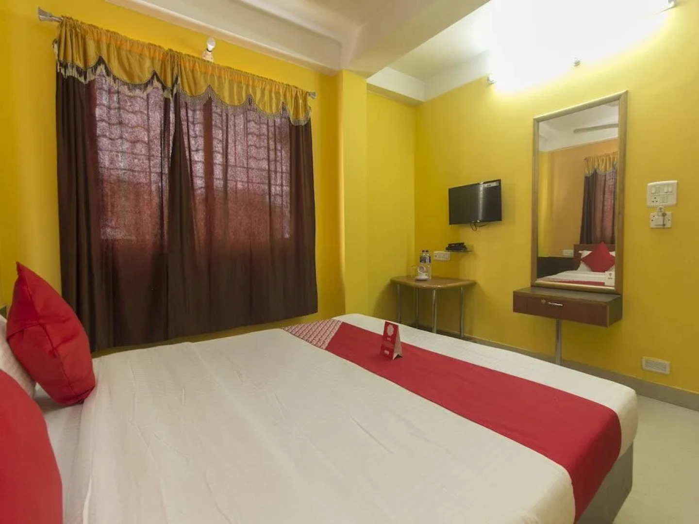 OYO 14200 Hotel Oasis