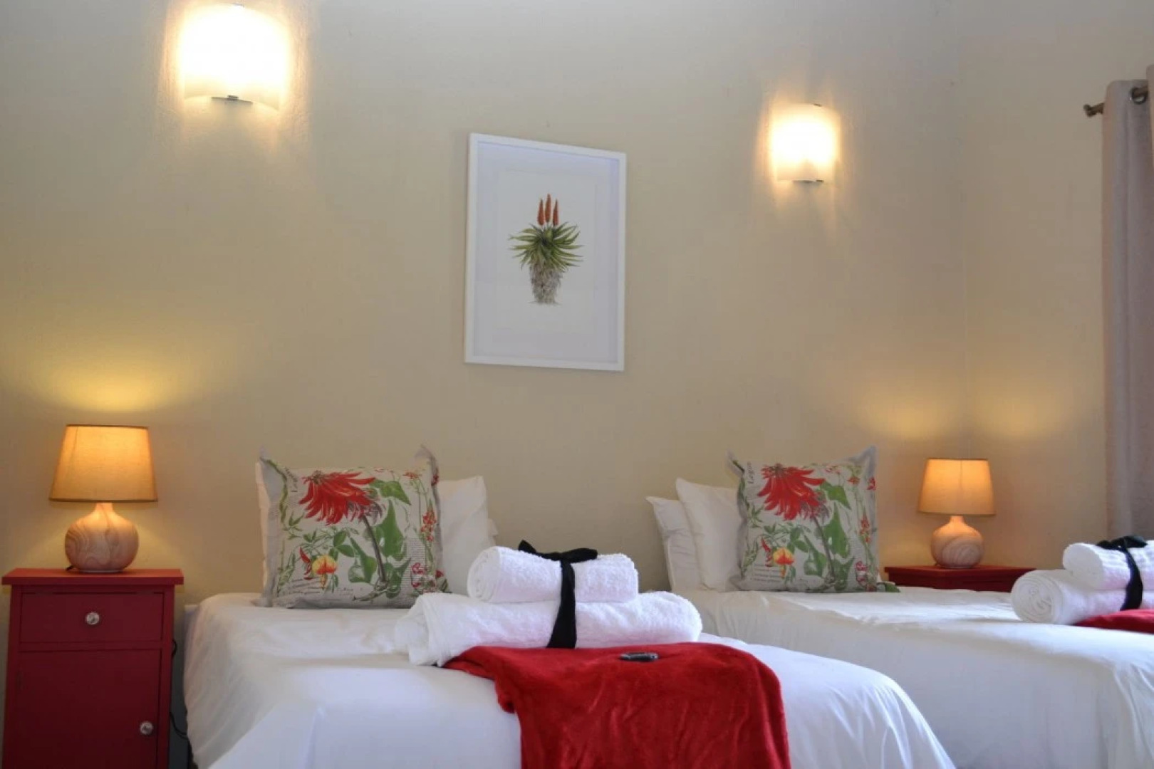 Raptors Wildlife Escapes 28 Apartment