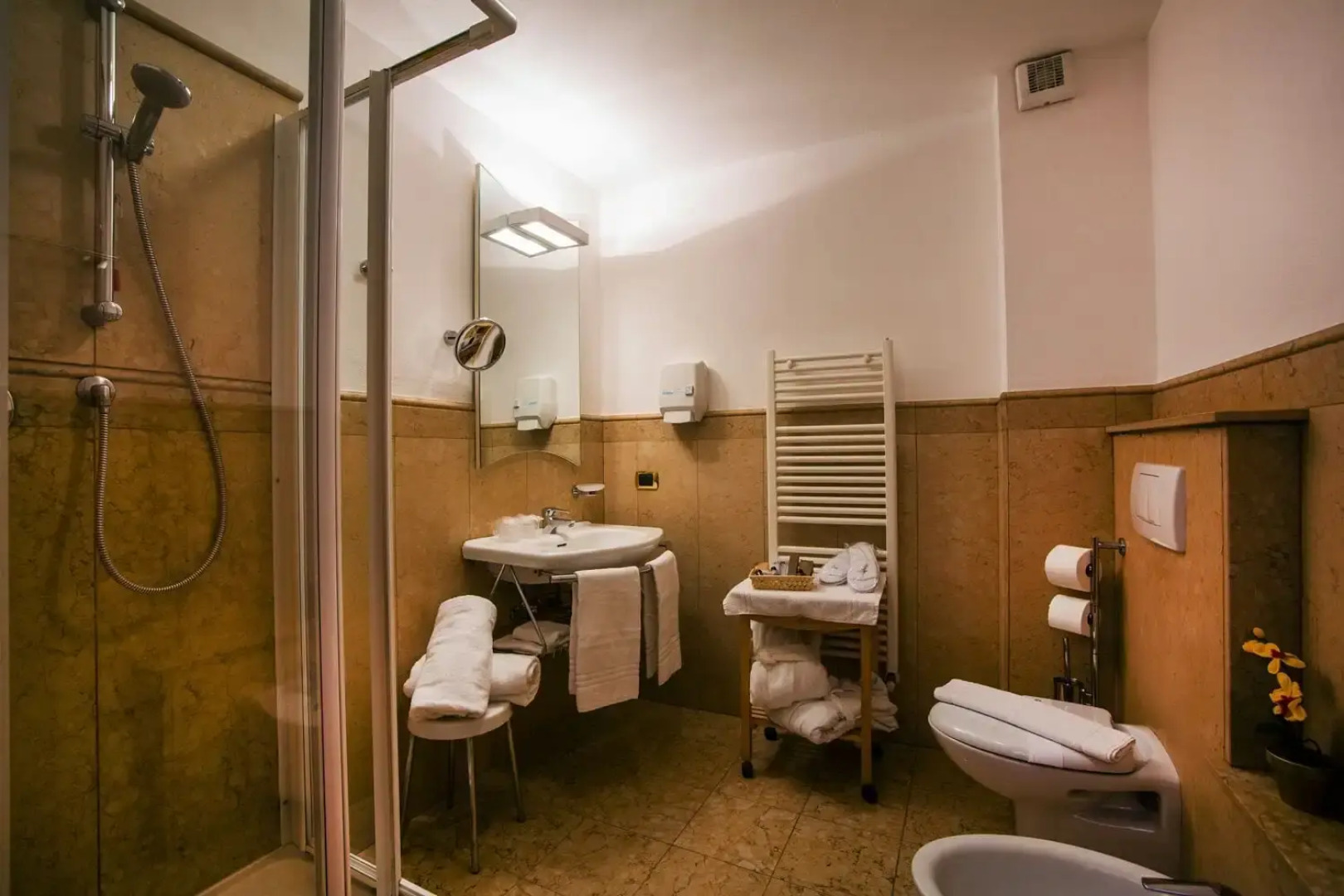 Paradise Hotel & Wellness