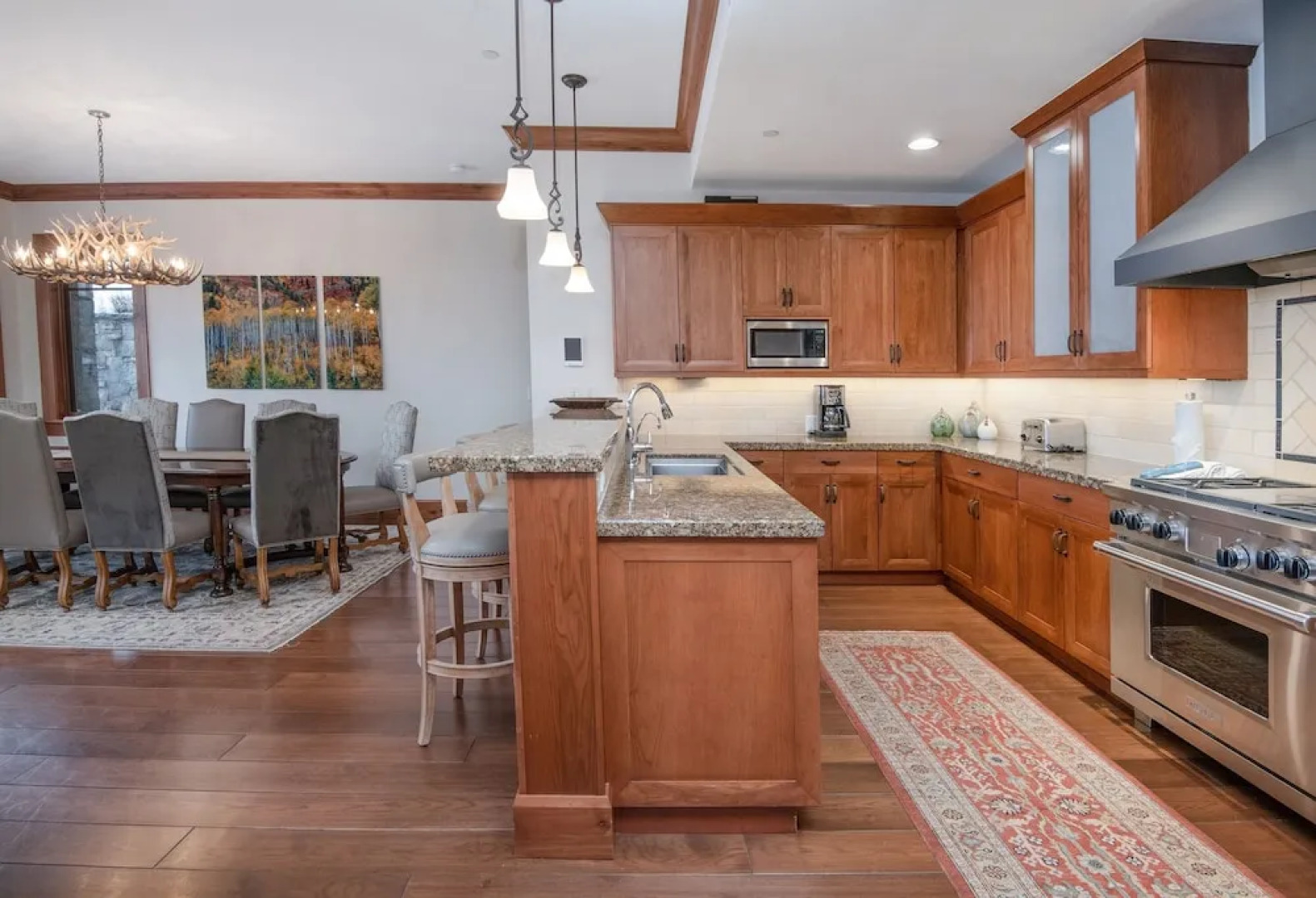 Hummingbird C102 4 Bedroom Condo by RedAwning