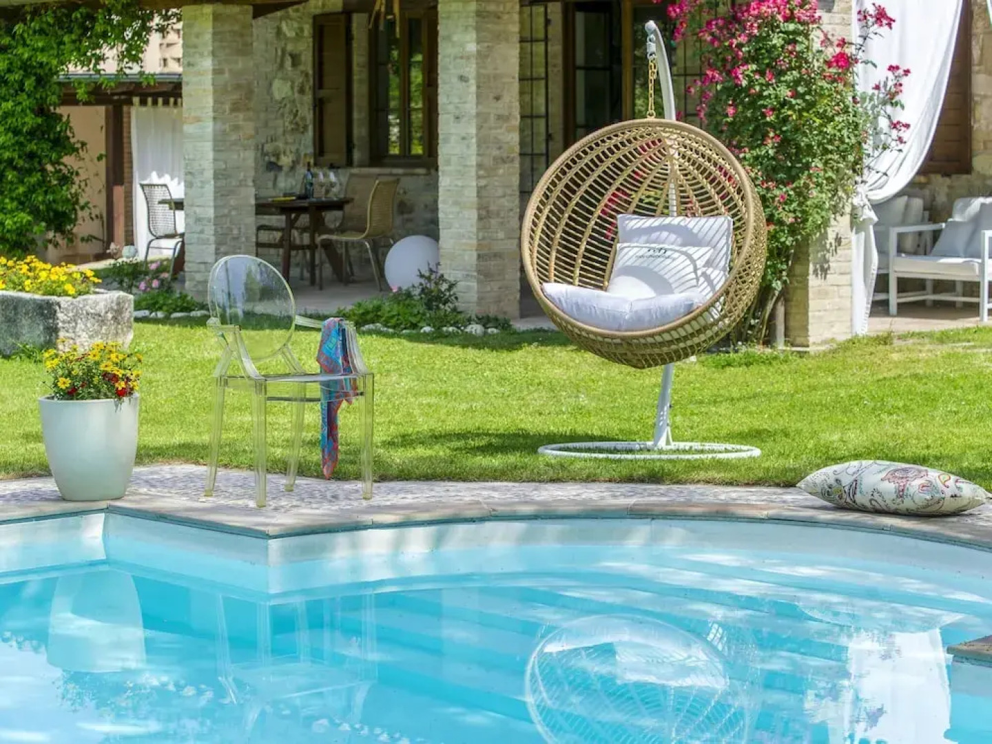 Marche Villa Close Culture